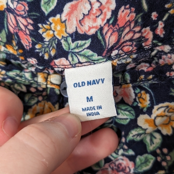 Old Navy Black Floral Short Flutter Sleeve Button-Up Blouse Size Medium‎ - Picture 2 of 7
